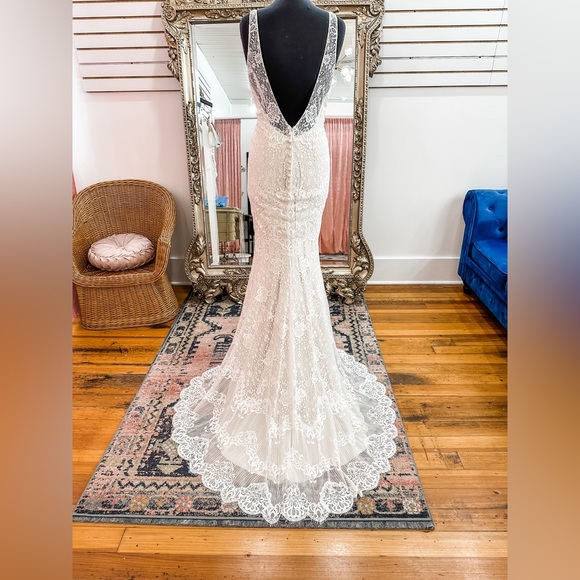 Brand new Allure #3160, new with tags, new wedding dress size 16, boho dress - Picture 9 of 14